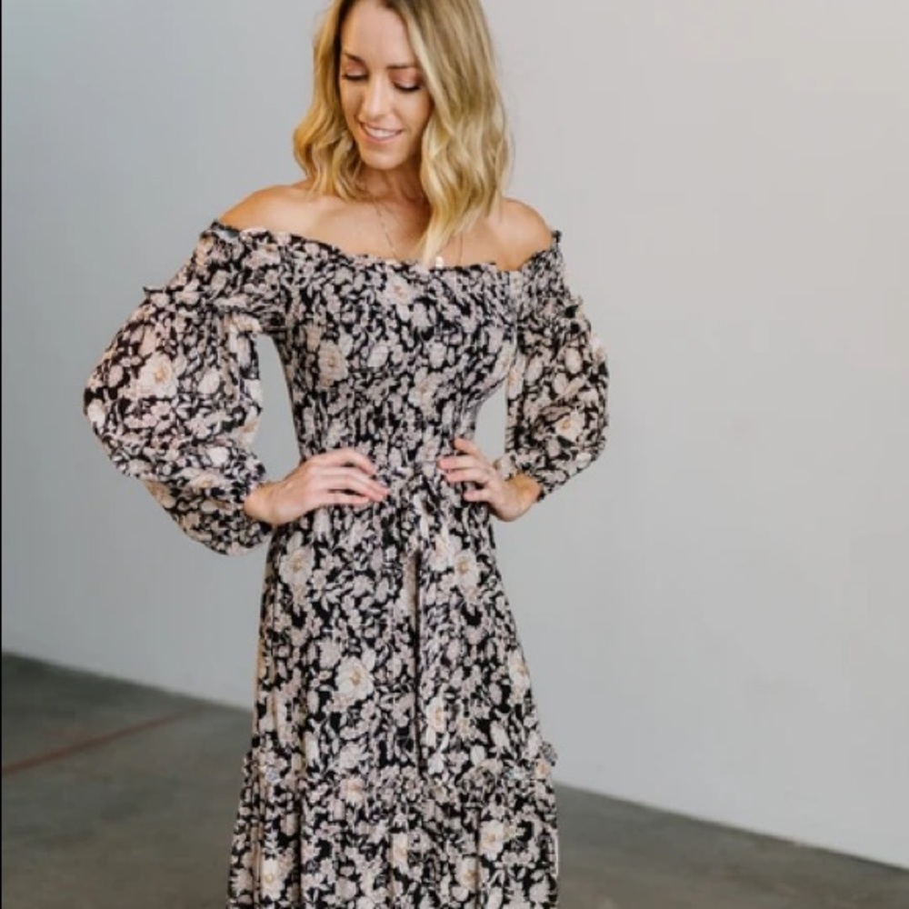Vellore Off-Shoulder Smocked Maxi Dress / Small